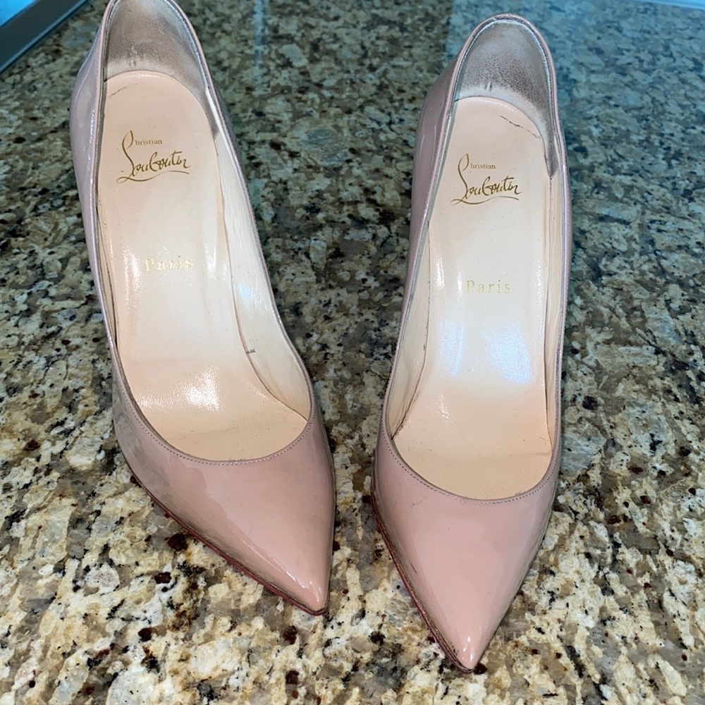 Louboutin  heels has some scuffs on heel part